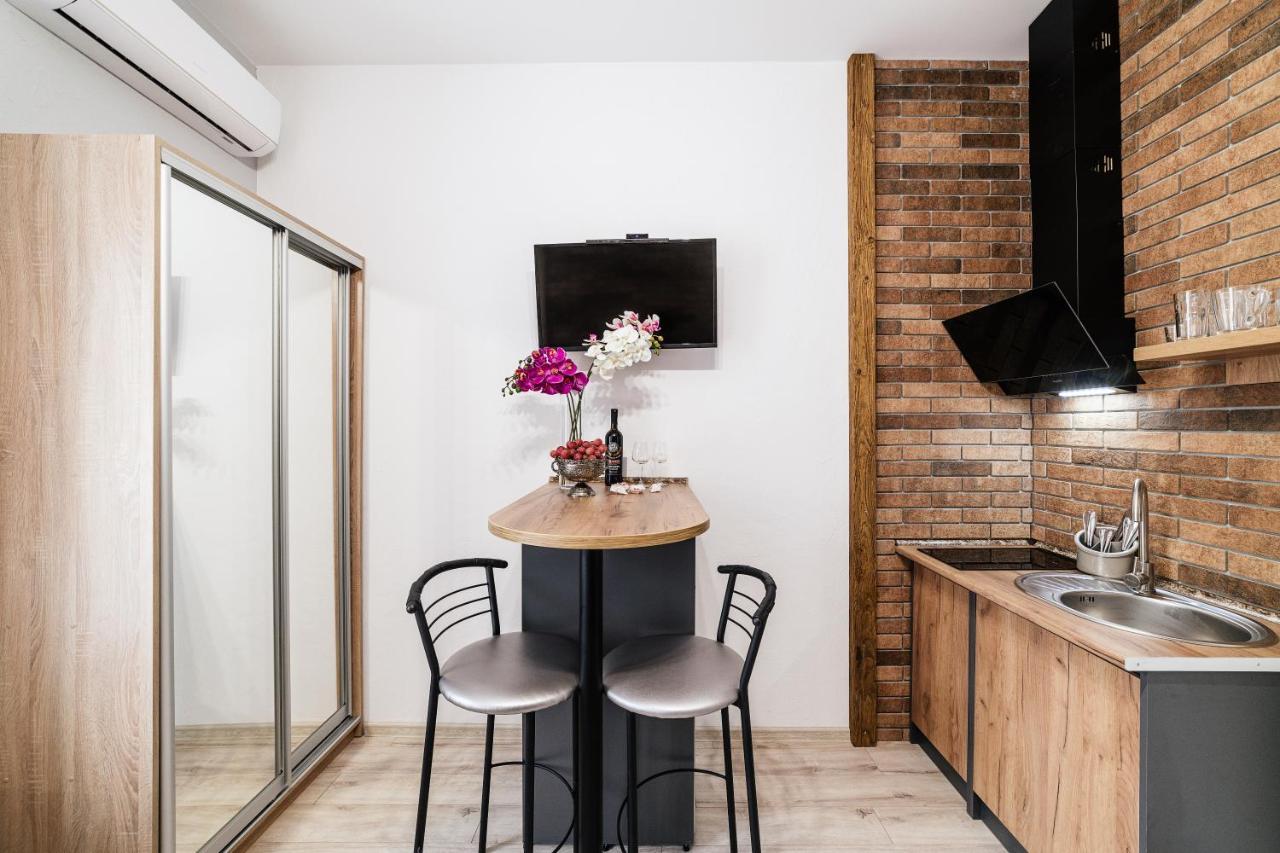 Затишні Смарт-Квартири В Історичному Центрі! Apartman Ungvár Kültér fotó
