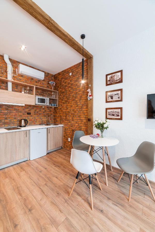 Затишні Смарт-Квартири В Історичному Центрі! Apartman Ungvár Kültér fotó